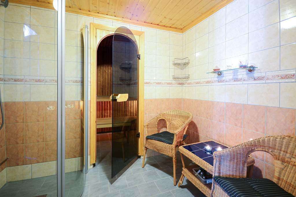 13. Byte av huvudsa╠ekringen fra╠en 3x25A till 3x20A i bastu